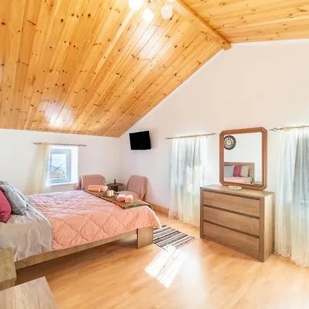 Bekiris Traditional Holiday home