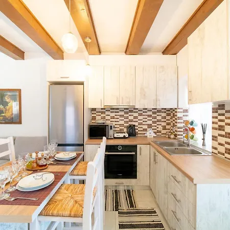 Bekiris Traditional Ferienhaus Lefkímmi